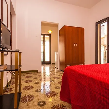 Apartment Cesare Lascari
