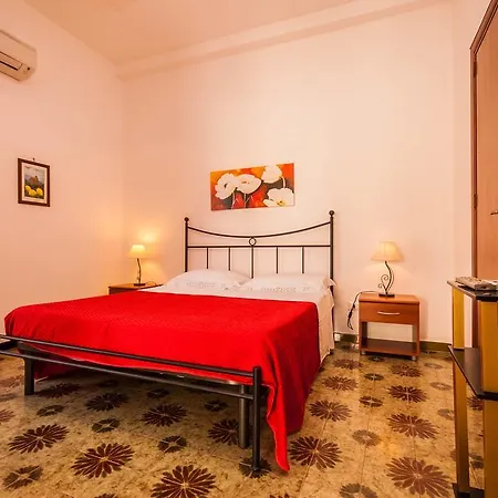 Apartment Cesare Lascari